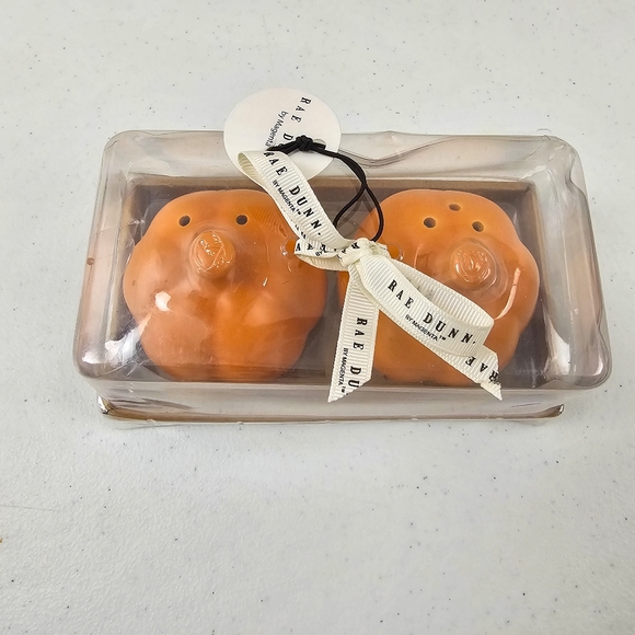 Rae Dunn Ceramic Pumpkin Salt and Pepper Shakers NWT - Picture 3 of 6